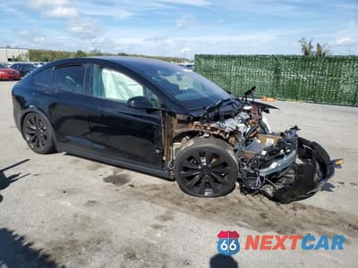 Czwarte zdjęcie samochodu z boku: 2022 TESLA MODEL X VIN:7SAXCBE6XNF353324 - miniatura