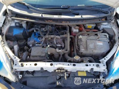 Zdjęcie 11 z 12 samochodu: 2013 TOYOTA PRIUS C VIN:JTDKDTB33D1046864 - miniatura