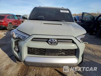 Piąte zdjęcie samochodu w środku: 2023 TOYOTA 4RUNNER SE VIN:JTERU5JR3P6196993 - miniatura