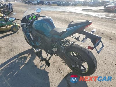 Trzecie zdjęcie samochodu z tyłu: 2021 KAWASAKI ZX636 K VIN:JKBZXJH16MA007532 - miniatura