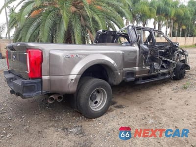 Trzecie zdjęcie samochodu z tyłu: 2023 FORD F350 SUPER DUTY VIN:1FT8W3DT1PEC80404 - miniatura