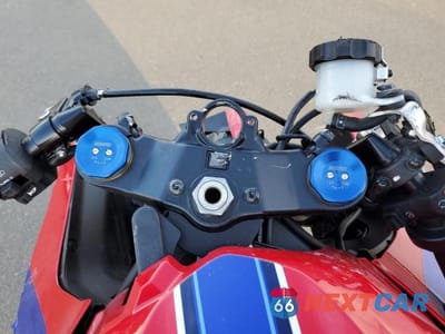 Zdjęcie 8 z 10 samochodu: 2023 HONDA CBR600 RR VIN:JH2PC40J4PK900055 - miniatura