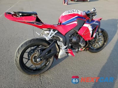 Czwarte zdjęcie samochodu z boku: 2023 HONDA CBR600 RR VIN:JH2PC40J4PK900055 - miniatura