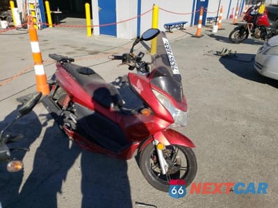 2013 HONDA PCX 150 MLHKF1210D5005238 - główne zdjęcie licytacji z USA - miniatura