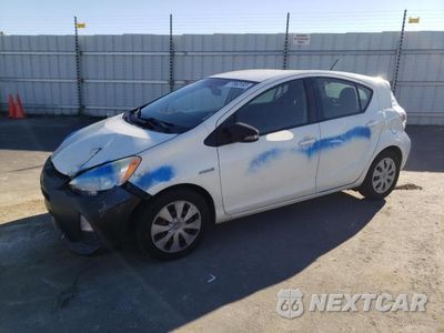 2013 TOYOTA PRIUS C JTDKDTB33D1046864 - główne zdjęcie licytacji z USA - miniatura