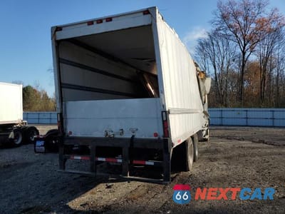 Czwarte zdjęcie samochodu z boku: 2010 FREIGHTLINER M2 106 MEDIUM DUTY VIN:1FVHCYBSXADAR1772 - miniatura