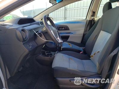 Zdjęcie 7 z 12 samochodu: 2013 TOYOTA PRIUS C VIN:JTDKDTB33D1046864 - miniatura