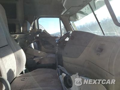 Piąte zdjęcie samochodu w środku: 2016 FREIGHTLINER CASCADIA 125 VIN:3AKJGLD50GSHC0278 - miniatura