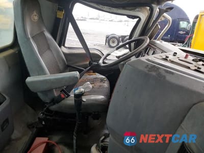 Piąte zdjęcie samochodu w środku: 2014 MACK 600 CXU600 VIN:1M1AW09Y6EM042829 - miniatura