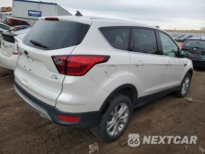 Trzecie zdjęcie samochodu z tyłu: 2019 FORD ESCAPE SE VIN:1FMCU9GD8KUC26714 - miniatura