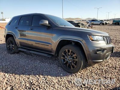 Czwarte zdjęcie samochodu z boku: 2018 JEEP GRAND CHEROKEE LAREDO VIN:1C4RJFAG3JC136738 - miniatura