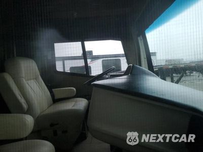 Piąte zdjęcie samochodu w środku: 2017 FREIGHTLINER CHASSIS XC VIN:4UZACGCY0HCJN1724 - miniatura