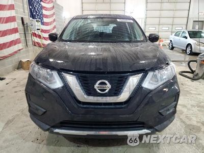 Piąte zdjęcie samochodu w środku: 2017 NISSAN ROGUE S VIN:KNMAT2MV3HP521830 - miniatura