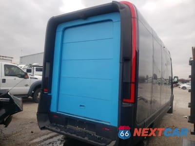 Czwarte zdjęcie samochodu z boku: 2022 RIVIAN EDV 700 VIN:7FCEHDB71NN000268 - miniatura