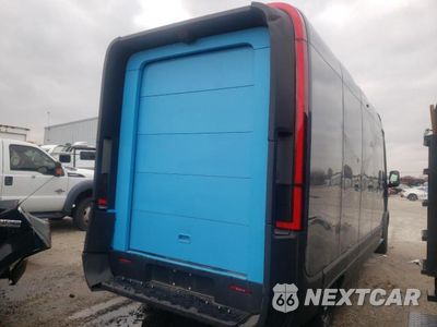 Czwarte zdjęcie samochodu z boku: 2022 RIVIAN EDV 700 VIN:7FCEHDB71NN000268 - miniatura