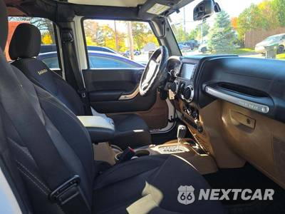 2015 Jeep Wrangler Unlimited Sahara - zdjęcie 18 z 27 - miniatura