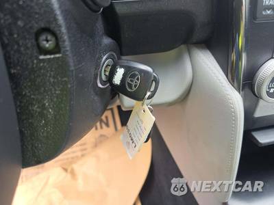 2013 Toyota Camry LE - zdjęcie 8 z 27 - miniatura