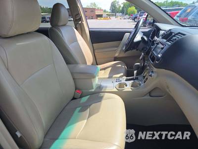 2013 Toyota Highlander SE - zdjęcie 18 z 28 - miniatura
