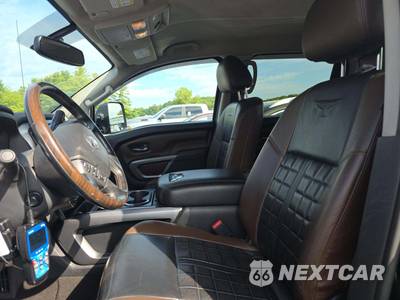 2019 Nissan TITAN XD Platinum Reserve Crew Cab Medium Bed - zdjęcie 6 z 27 - miniatura