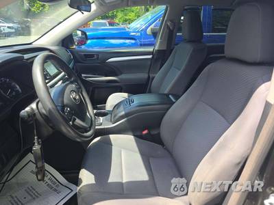 2017 Toyota Highlander LE Plus - zdjęcie 6 z 23 - miniatura