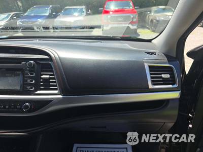 2017 Toyota Highlander LE Plus - zdjęcie 20 z 23 - miniatura