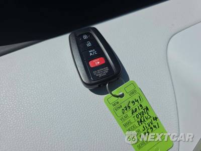 2019 Toyota Prius LE - zdjęcie 8 z 23 - miniatura