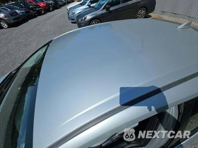 2019 Toyota Prius LE - zdjęcie 12 z 23 - miniatura