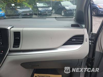 2018 Toyota Sienna LE 8-Passenger 119.3" WB - zdjęcie 19 z 24 - miniatura