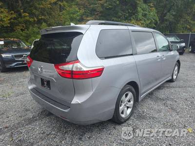 2018 Toyota Sienna LE 8-Passenger 119.3" WB - zdjęcie 3 z 24 - miniatura