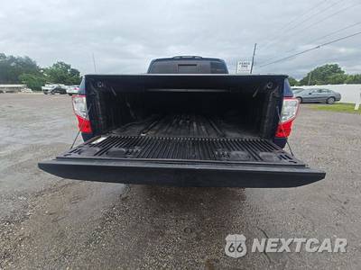 2018 Nissan TITAN SL Crew Cab Short Bed - zdjęcie 11 z 23 - miniatura