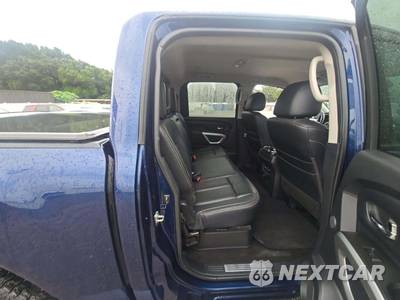 2018 Nissan TITAN SL Crew Cab Short Bed - zdjęcie 13 z 23 - miniatura