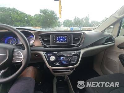 2017 Chrysler Pacifica Touring 121.6" WB - zdjęcie 7 z 25 - miniatura