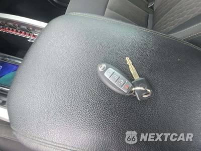 2021 Nissan TITAN SV Crew Cab Short Bed - zdjęcie 5 z 20 - miniatura