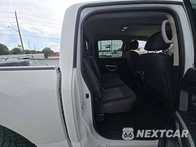 2021 Nissan TITAN SV Crew Cab Short Bed - zdjęcie 13 z 20 - miniatura