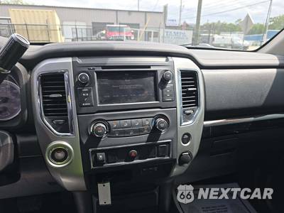 2019 Nissan TITAN SV Crew Cab Short Bed - zdjęcie 10 z 28 - miniatura