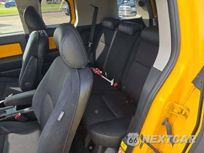 2007 Toyota FJ Cruiser w/Rear Doors - zdjęcie 13 z 29 - miniatura