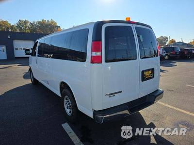 2019 Chevrolet Express 3500 Passenger Van LT 1LT 155.0" WB - zdjęcie 2 z 23 - miniatura