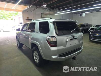 2021 Toyota 4Runner SR5 - zdjęcie 2 z 20 - miniatura