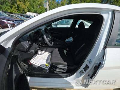 2025 Hyundai Elantra SEL Sport - zdjęcie 6 z 21 - miniatura