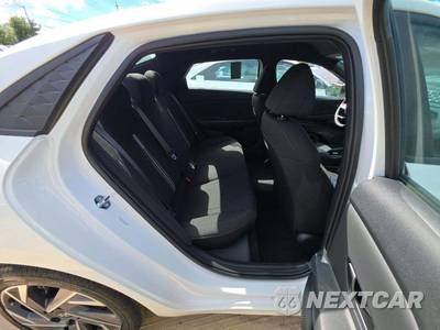 2025 Hyundai Elantra SEL Sport - zdjęcie 16 z 21 - miniatura