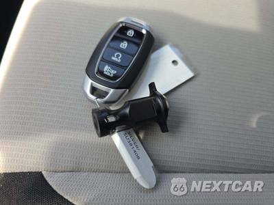 2025 Hyundai Venue SEL - zdjęcie 8 z 21 - miniatura