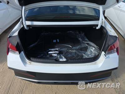 2025 Hyundai Elantra SEL Sport - zdjęcie 14 z 21 - miniatura