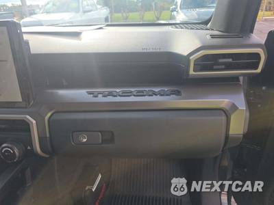 2025 Toyota Tacoma i-FORCE MAX TRD Off-Road Crew Cab Medium Bed - zdjęcie 19 z 21 - miniatura