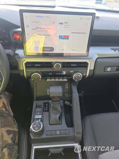 2025 Toyota Tacoma i-FORCE MAX TRD Off-Road Crew Cab Medium Bed - zdjęcie 10 z 21 - miniatura