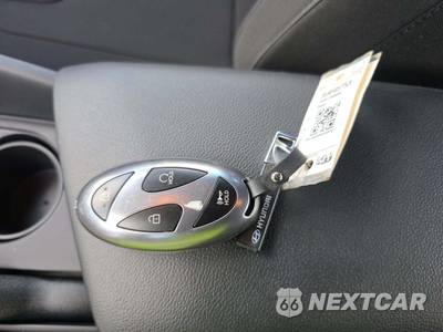 2025 Hyundai Elantra SEL Sport - zdjęcie 8 z 22 - miniatura