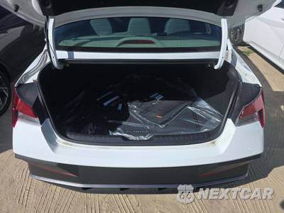 2025 Hyundai Elantra SEL Sport - zdjęcie 14 z 21 - miniatura