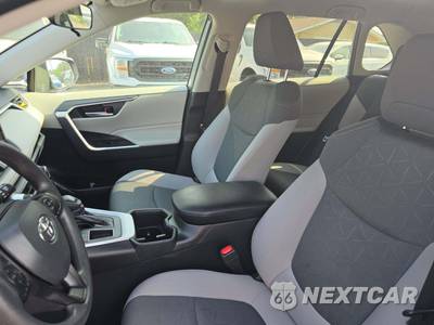 2025 Toyota RAV4 XLE - zdjęcie 3 z 18 - miniatura