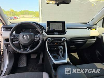 2025 Toyota RAV4 XLE - zdjęcie 7 z 18 - miniatura