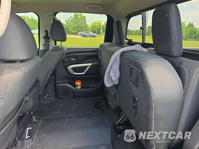 2018 Nissan TITAN SV Crew Cab Short Bed - zdjęcie 10 z 25 - miniatura