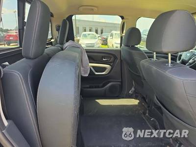2018 Nissan TITAN SV Crew Cab Short Bed - zdjęcie 13 z 25 - miniatura